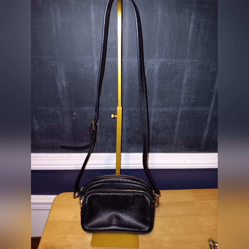 Women's Black Leather Crossbody Bag - Classic Everyday Style